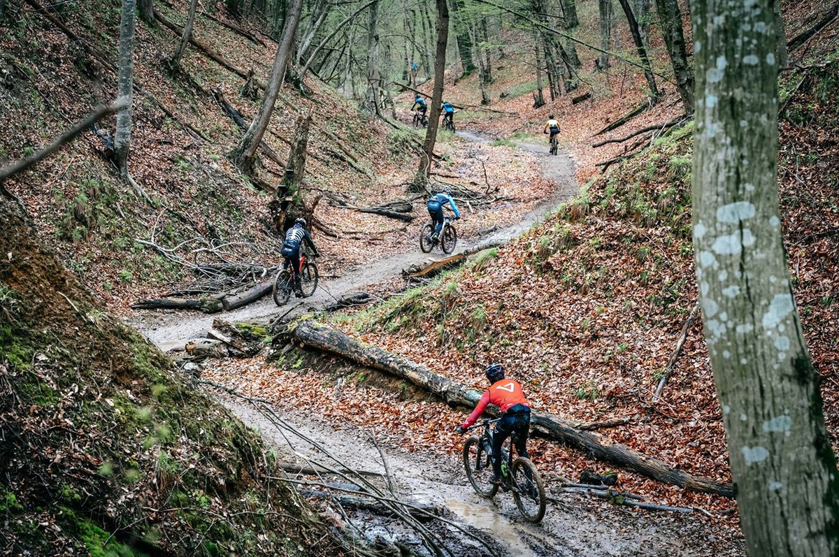 Start spectaculos de sezon în mountain bike-ul românesc: imagini memorabile de la Triada MTB Avrig 2025