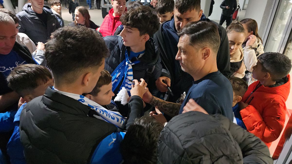 Mirel Rădoi, asaltat de fani după Craiova - FCSB