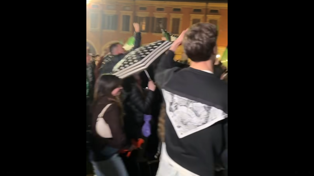 Fanii lui Sassuolo au sărbătorit în stradă promovarea în Serie A » Imagini superbe din centrul orașului