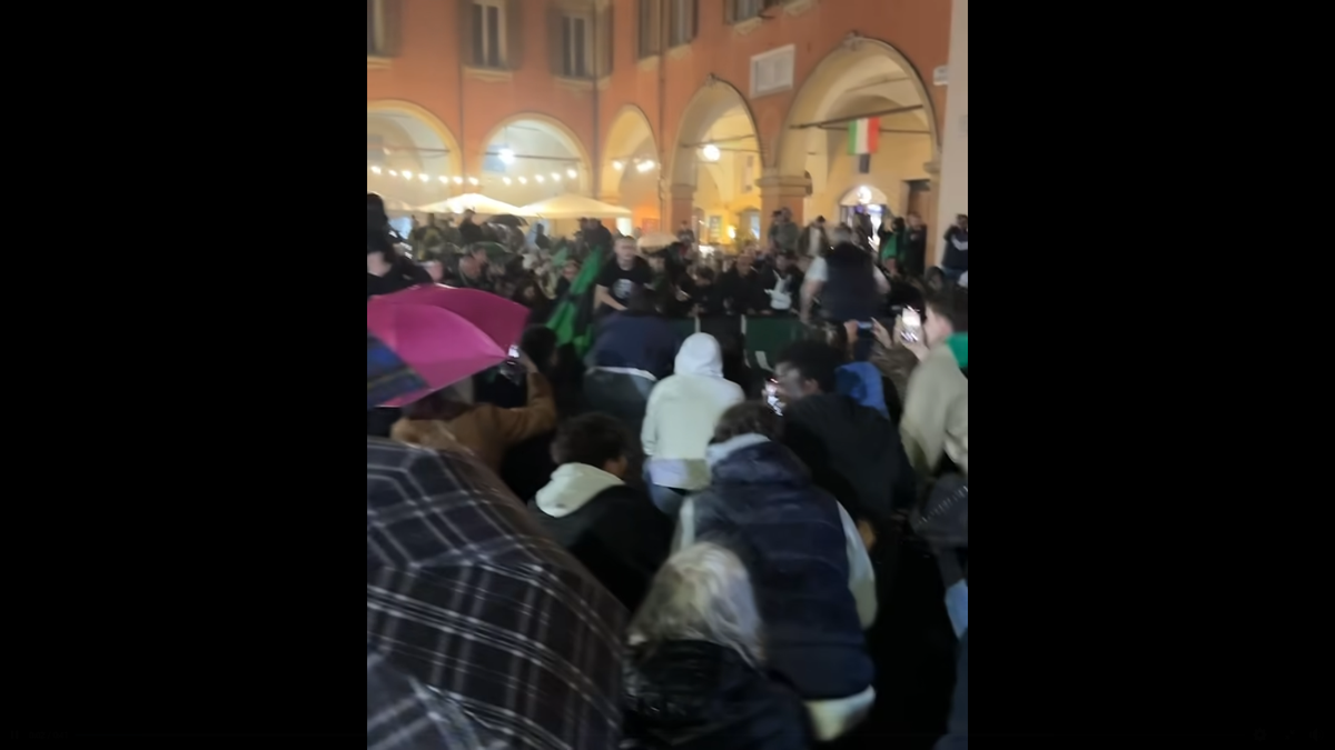 Fanii lui Sassuolo au sărbătorit în stradă promovarea în Serie A » Imagini superbe din centrul orașului