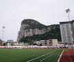 Stadionul Victora, Gibraltar - stadionul unde joacă naționala Gibraltarului și cele 11 echipe din campionatul intern; lângă el este Stânca Gibraltar