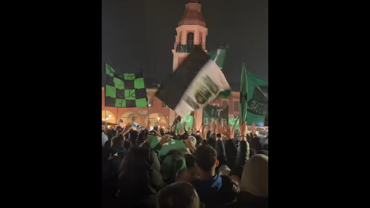 Fanii lui Sassuolo au sărbătorit în stradă promovarea în Serie A » Imagini superbe din centrul orașului