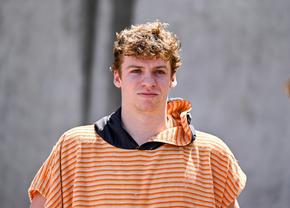 Înotătorul Leon Marchand, cvadruplu campion olimpic, a dezvăluit prin ce a trecut după Paris: „O subluxație de umăr, o fractură de coaste și o flacără stinsă”