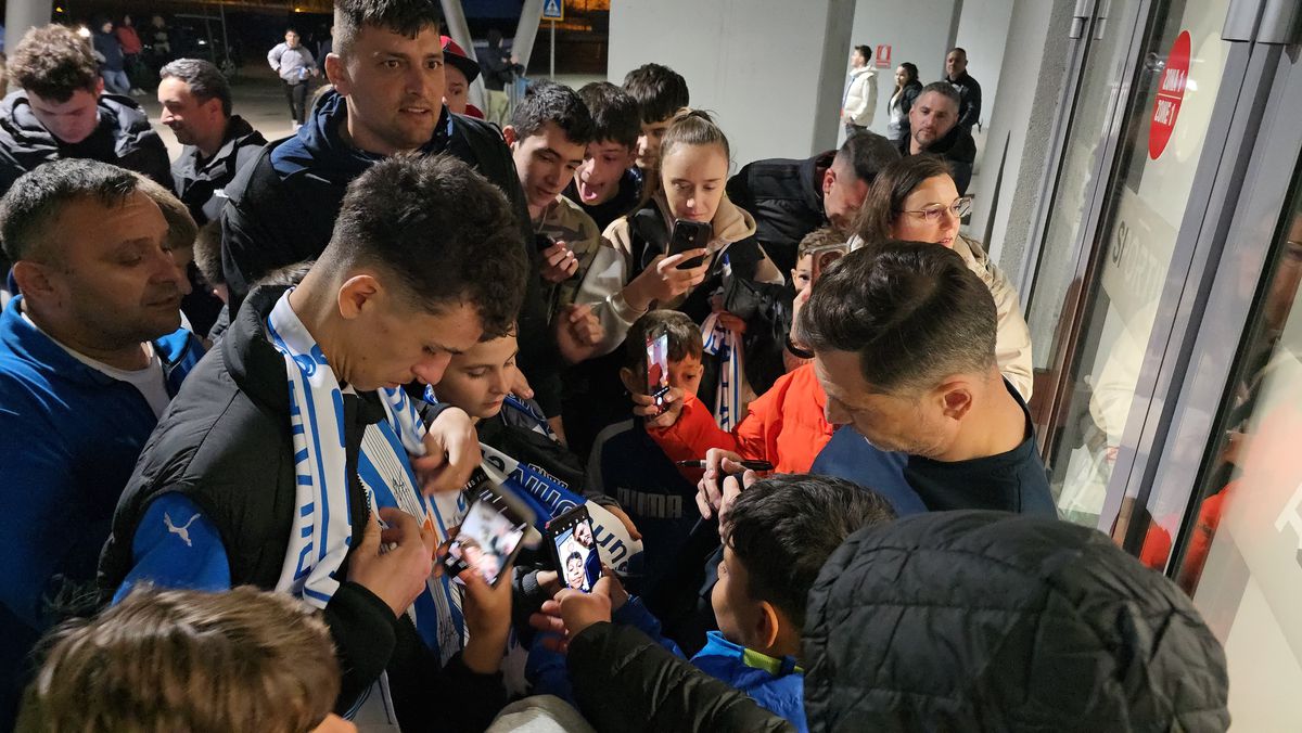 Mirel Rădoi, asaltat de fani după Craiova - FCSB
