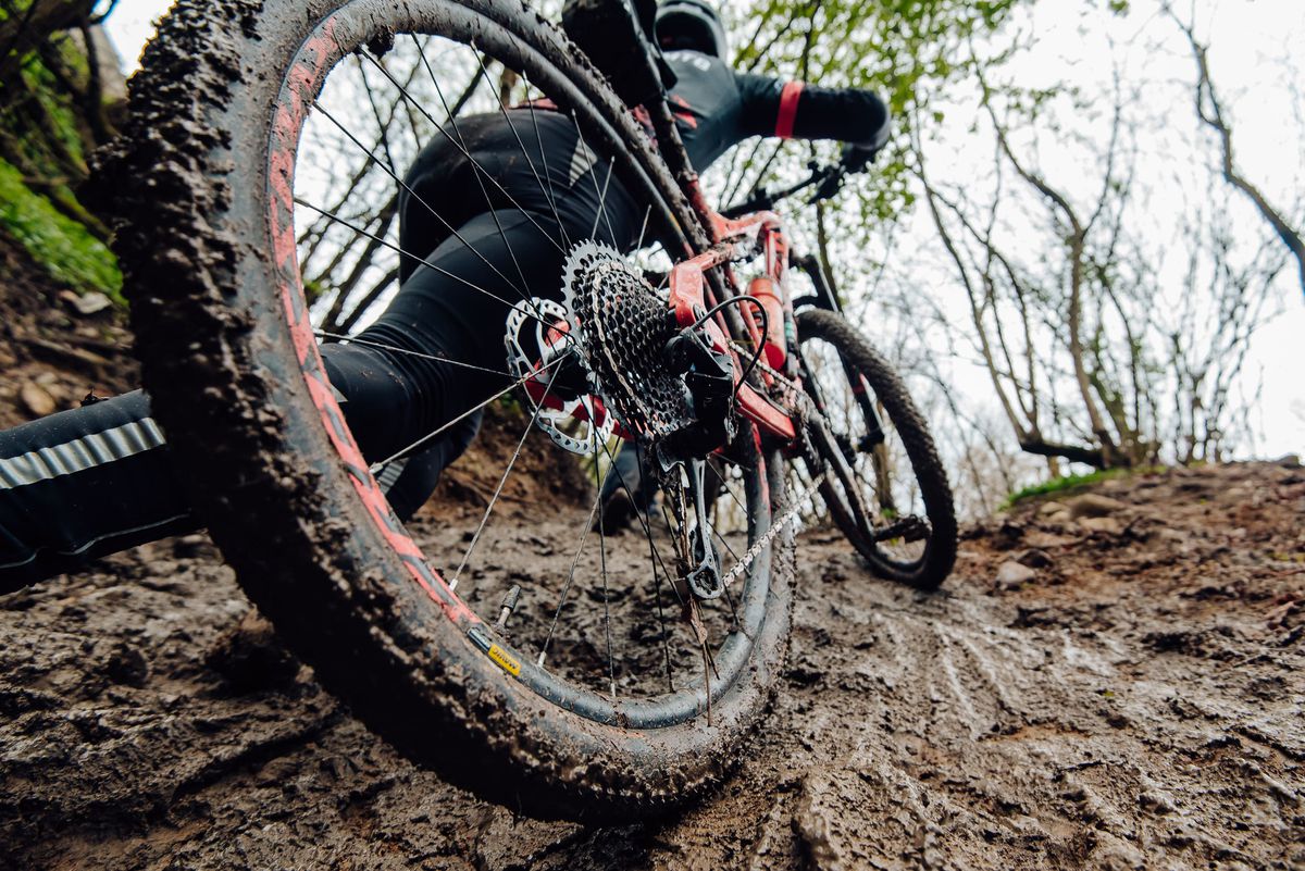 Start spectaculos de sezon în mountain bike-ul românesc: imagini memorabile de la Triada MTB Avrig 2025