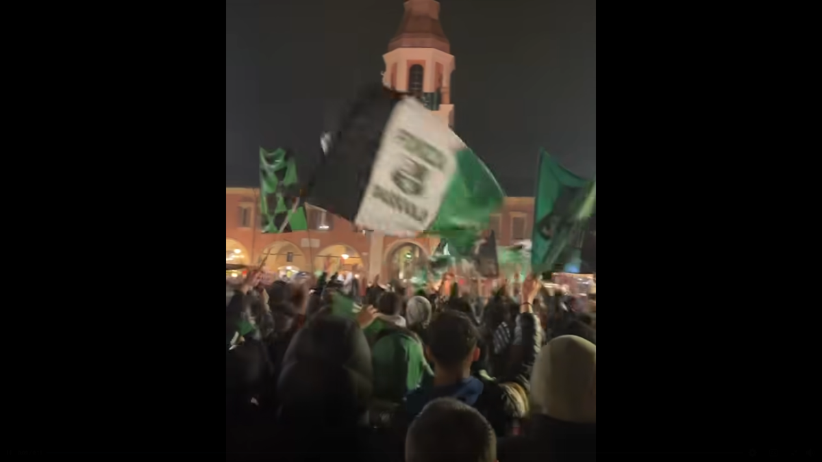 Fanii lui Sassuolo au sărbătorit în stradă promovarea în Serie A » Imagini superbe din centrul orașului