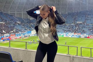 „Prințesa războinică”, partenera titularului de la Universitatea Craiova, a trăit la intensitate maximă ratarea din derby-ul cu FCSB