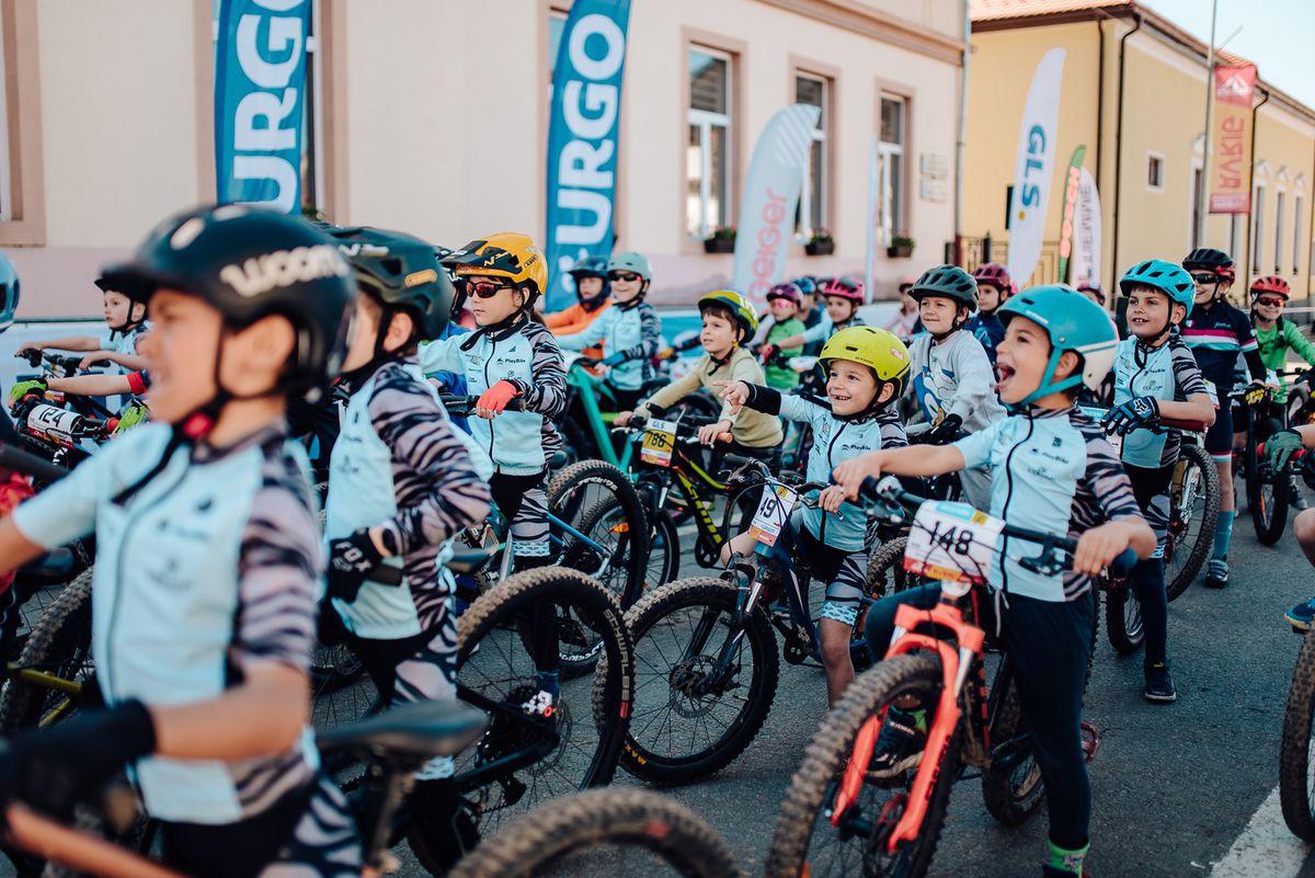 Start spectaculos de sezon în mountain bike-ul românesc: imagini memorabile de la Triada MTB Avrig 2025