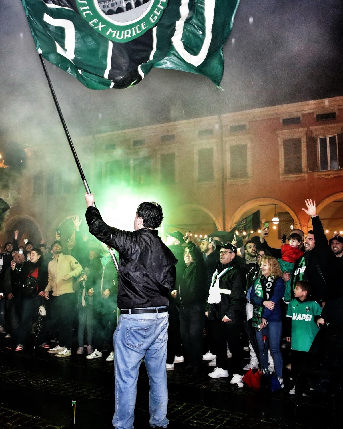 Fanii lui Sassuolo au sărbătorit în stradă promovarea în Serie A » Imagini superbe din centrul orașului