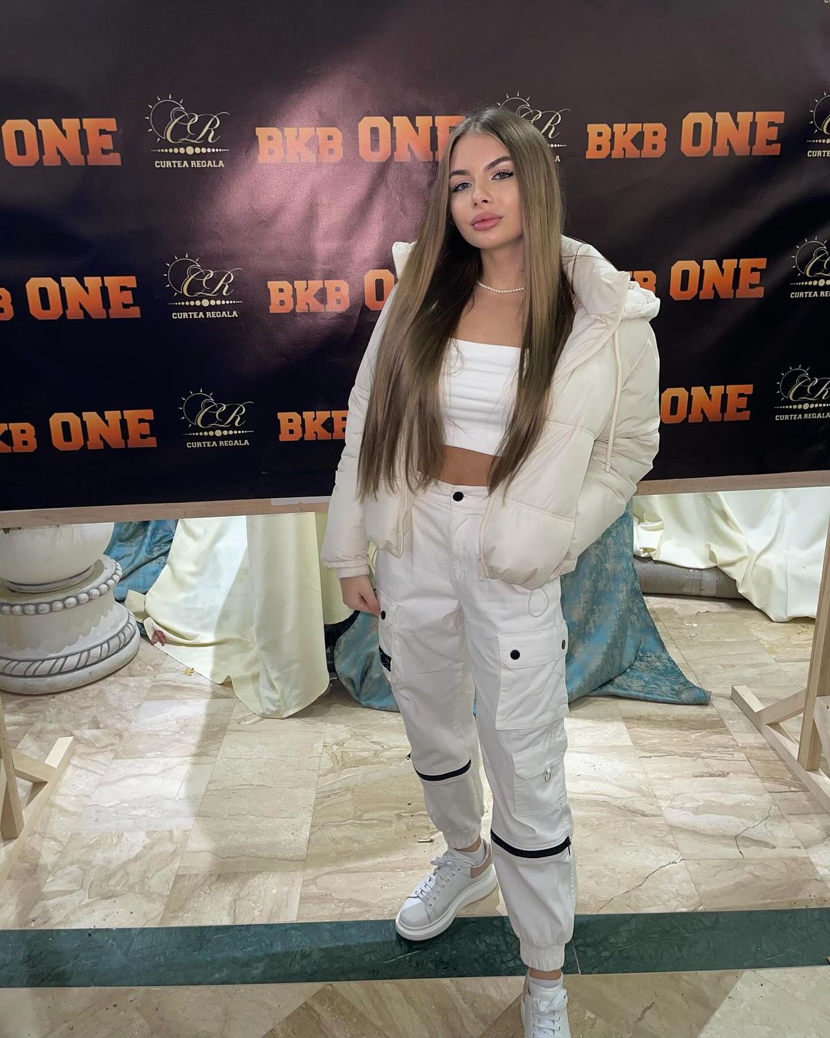 „Prințesa războinică”, partenera titularului de la Universitatea Craiova, a trăit la intensitate maximă ratarea din derby-ul cu FCSB