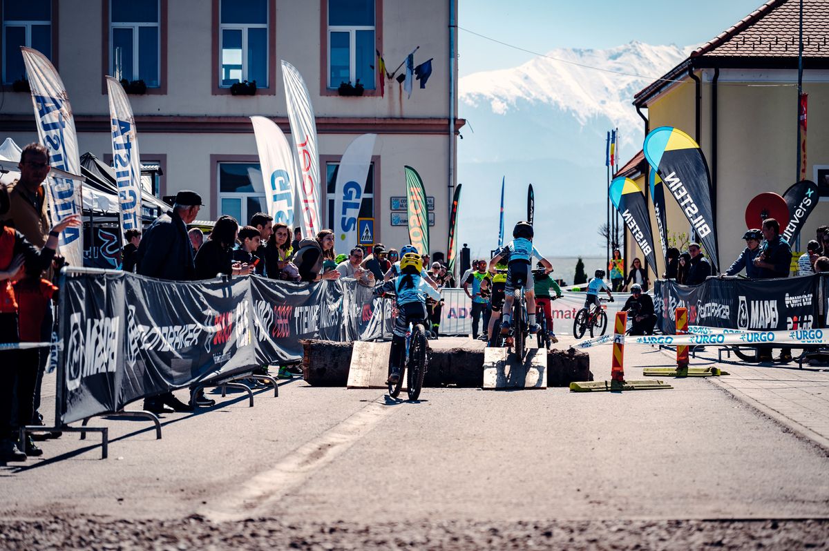 Start spectaculos de sezon în mountain bike-ul românesc: imagini memorabile de la Triada MTB Avrig 2025