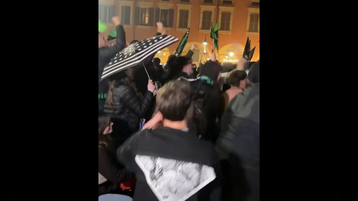 Fanii lui Sassuolo au sărbătorit în stradă promovarea în Serie A » Imagini superbe din centrul orașului
