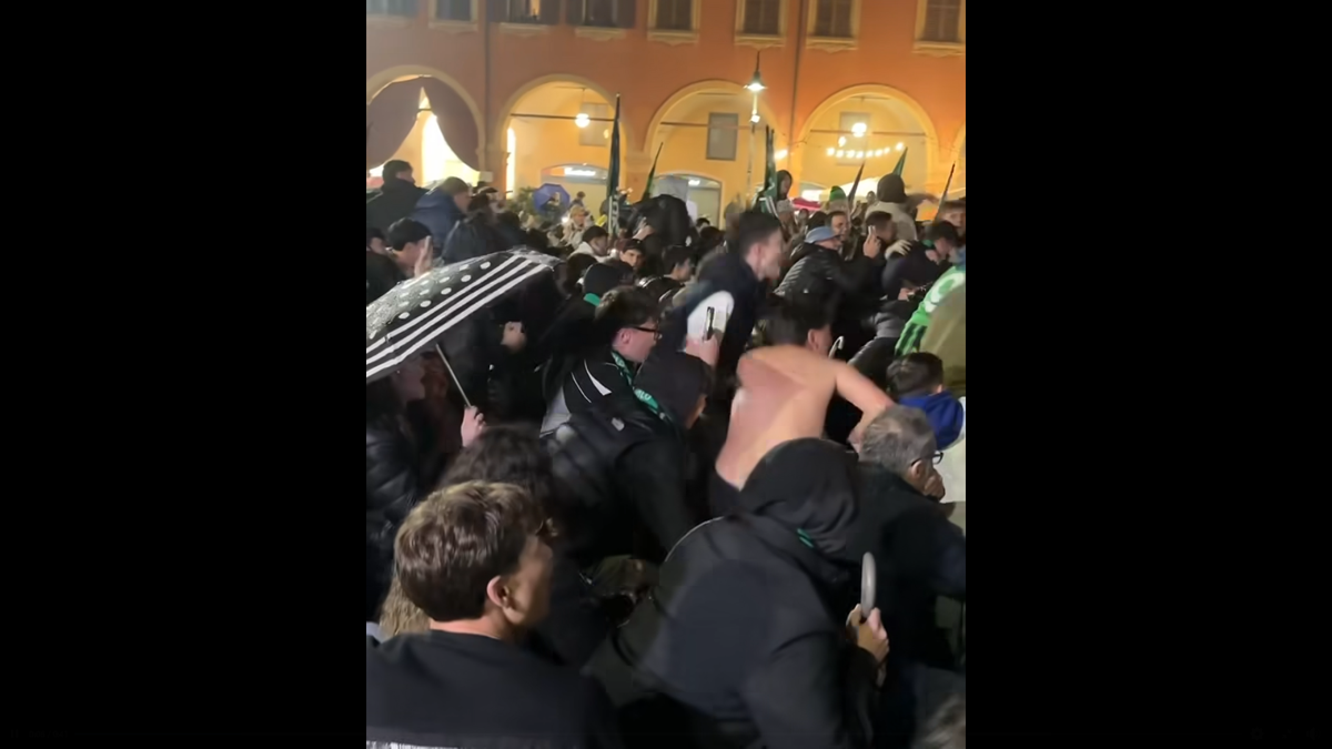 Fanii lui Sassuolo au sărbătorit în stradă promovarea în Serie A » Imagini superbe din centrul orașului