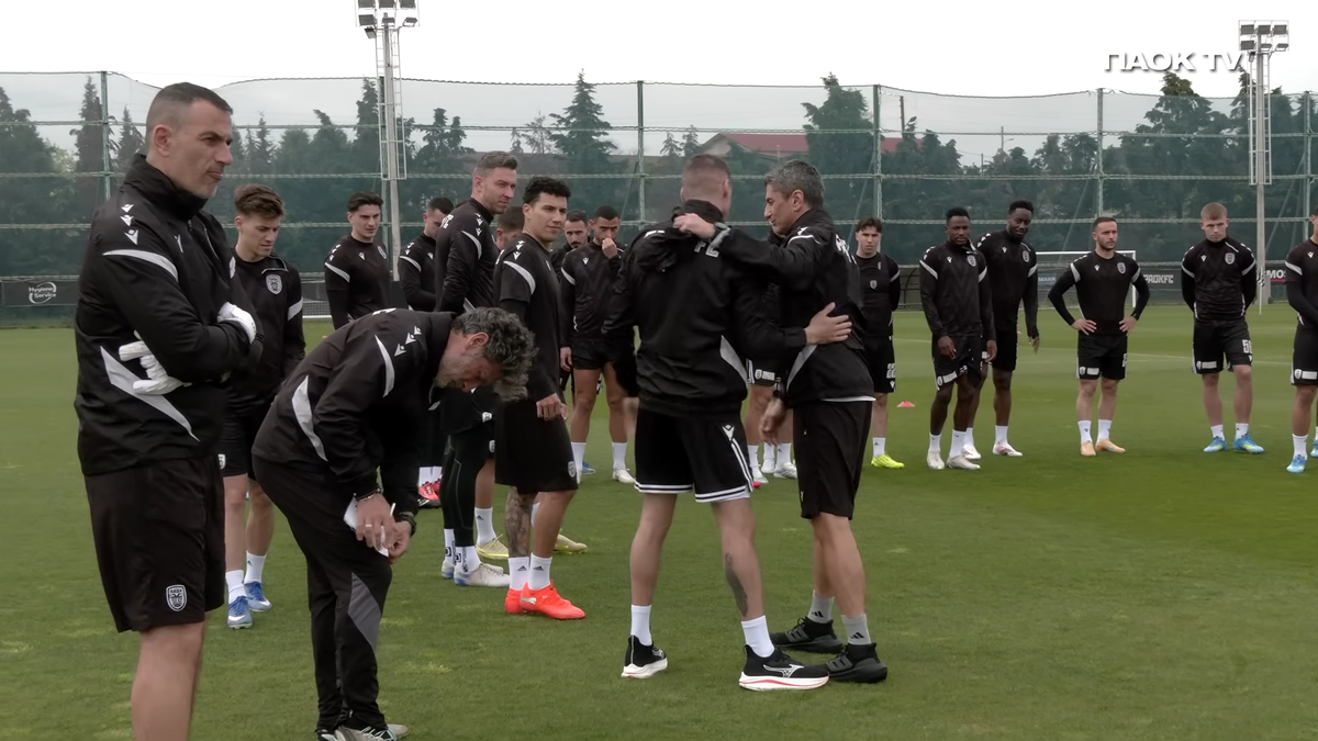 Emoție pură » Imagini de la antrenamentul lui Răzvan Lucescu: cum l-au primit fotbaliștii lui PAOK