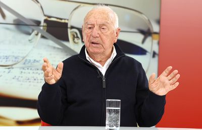 Omul care a șlefuit geniile » La 90 de ani, Tănase Dima e invitatul lui Ioanițoaia la „Prietenii lui Ovidiu”