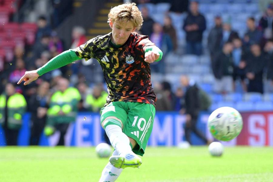 Anthony Gordon, jucătorul celor d ela Newcastle // Foto: Imago Images Bayern oferă un jucător plus bani pentru a reuși mutarea verii: „Acesta este planul”