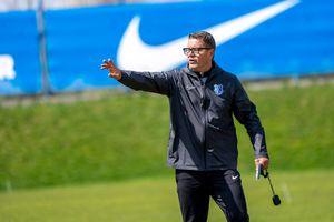 Debut de foc pentru Flavius Stoican » Farul e aproape de zona retrogradării, iar fanii contestă numirea acestuia