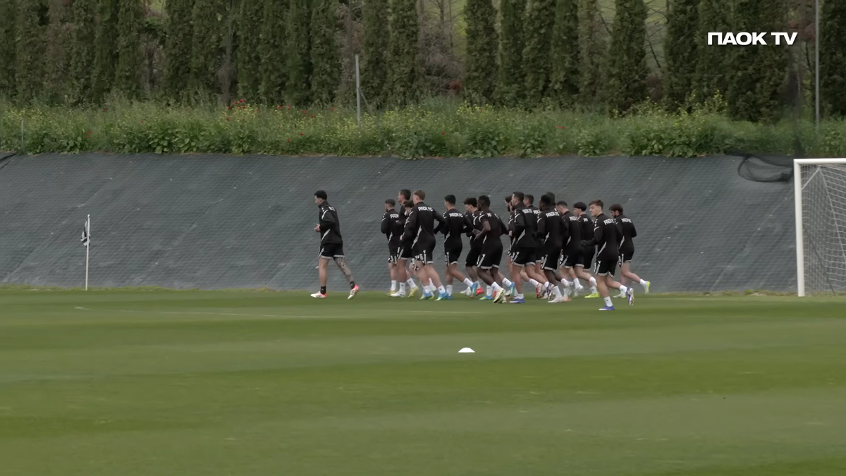 Emoție pură » Imagini de la antrenamentul lui Răzvan Lucescu: cum l-au primit fotbaliștii lui PAOK