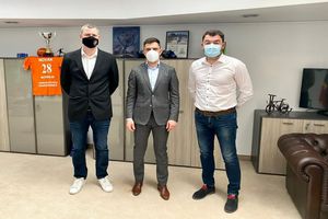Cu 10 zile până la alegerile de la șefia FRH, unul dintre candidați dezvăluie: „Mă deranjează influența politicului din handbal”