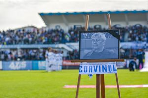 Corvinul - Chindia, în etapa #4 din play-off-ul Ligii 2 » Start de partidă: gazdele au tricouri speciale, în memoria lui Mircea Lucescu