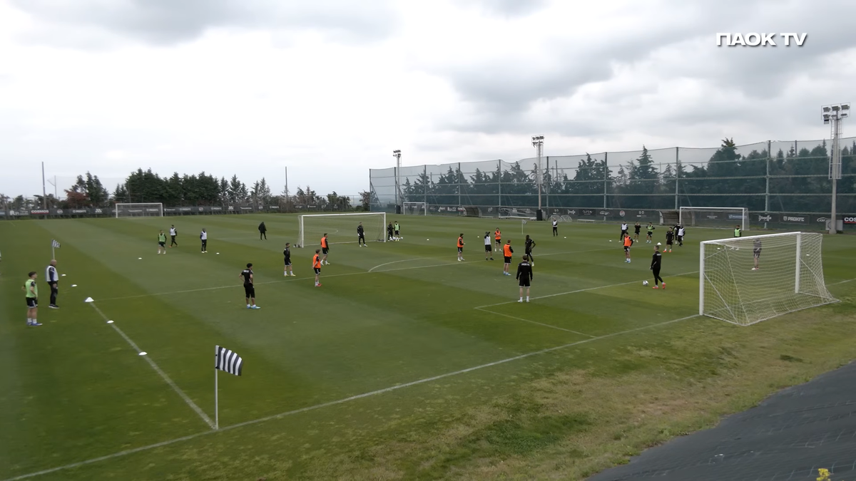 Cum a fost primit Răzvan Lucescu de jucătorii lui PAOK Salonic