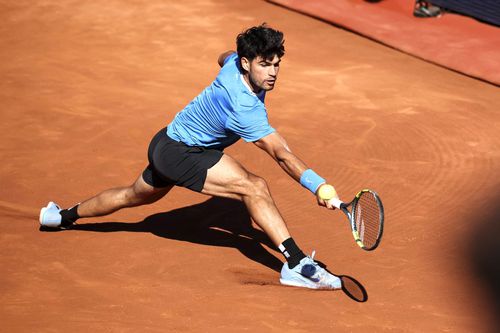 Carlos Alcaraz, debut cu probleme la Barcelona // foto: Imago