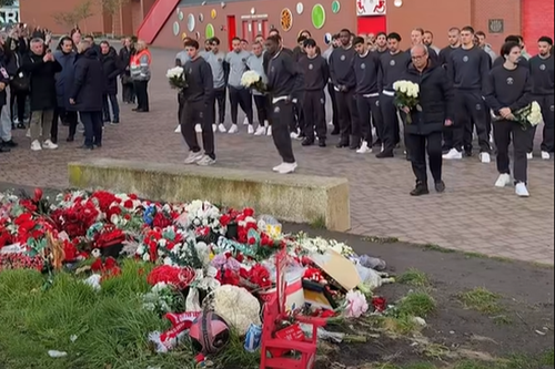 Delegația celor de la PSG la monumentul dedicat lui Diogo Jota