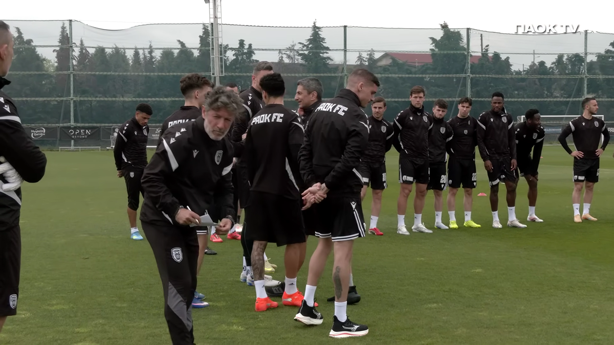Cum a fost primit Răzvan Lucescu de jucătorii lui PAOK Salonic