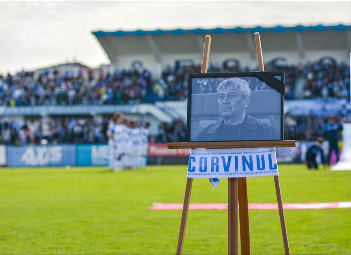 Omagiul adus de Corvinul Hunedoara lui Mircea Lucescu // foto: Facebook