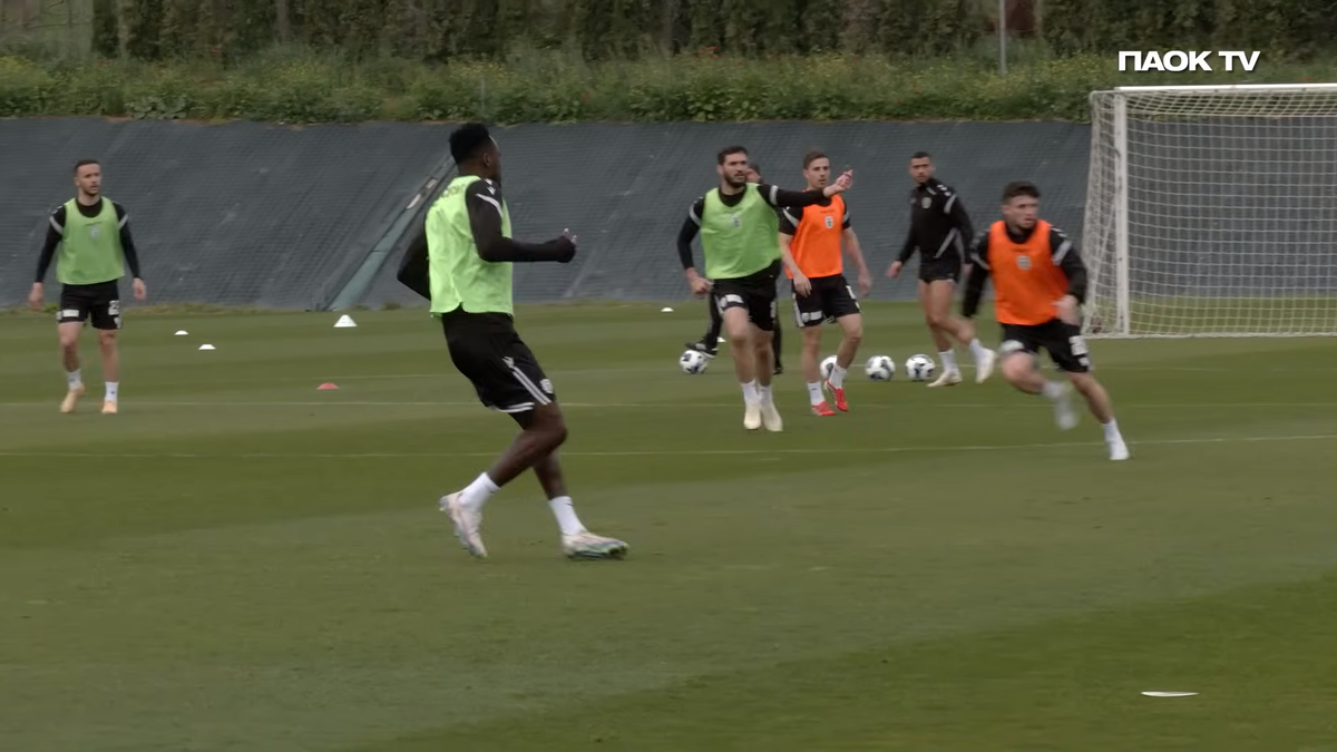 Emoție pură » Imagini de la antrenamentul lui Răzvan Lucescu: cum l-au primit fotbaliștii lui PAOK