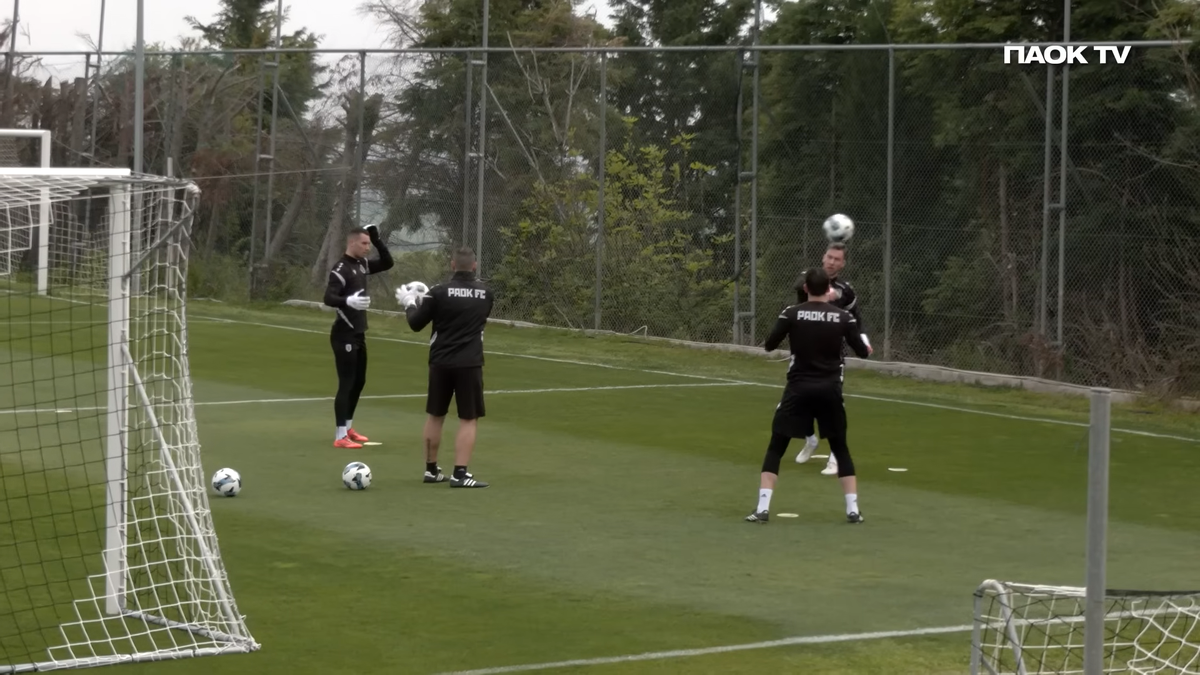 Emoție pură » Imagini de la antrenamentul lui Răzvan Lucescu: cum l-au primit fotbaliștii lui PAOK