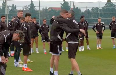 Emoție pură » Imagini de la antrenamentul lui Răzvan Lucescu: cum l-au primit fotbaliștii lui PAOK