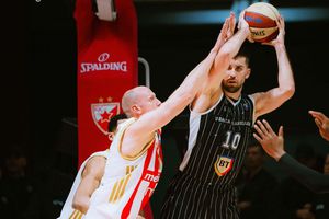 U-BT Cluj-Napoca, joc bun pe terenul Stelei Roșii Belgrad, dar înfrângere previzibilă! Alb-negrii și-au aflat adversara din playoff-ul ABA