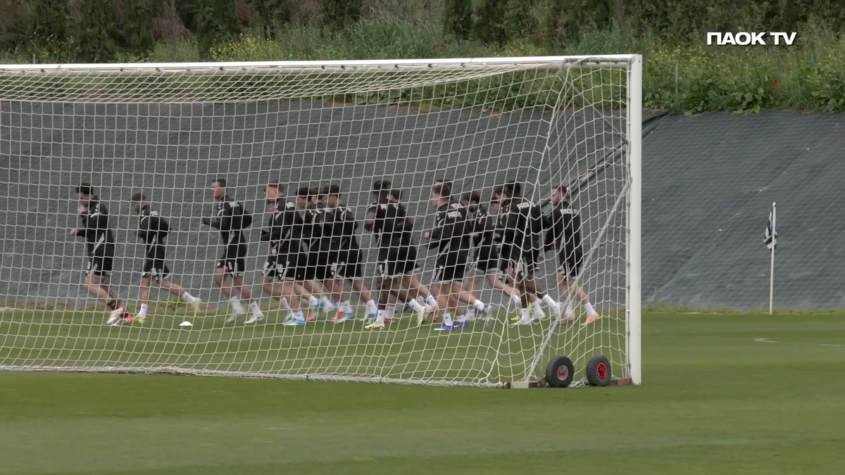 Cum a fost primit Răzvan Lucescu de jucătorii lui PAOK Salonic