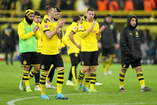 Jucătorii Borussiei Dortmund au avut cereri exprese la intrarea în cantonamentul dinaintea derby-ului cu Schalke în prima etapă de la reluarea meciurilor în Bundesliga.