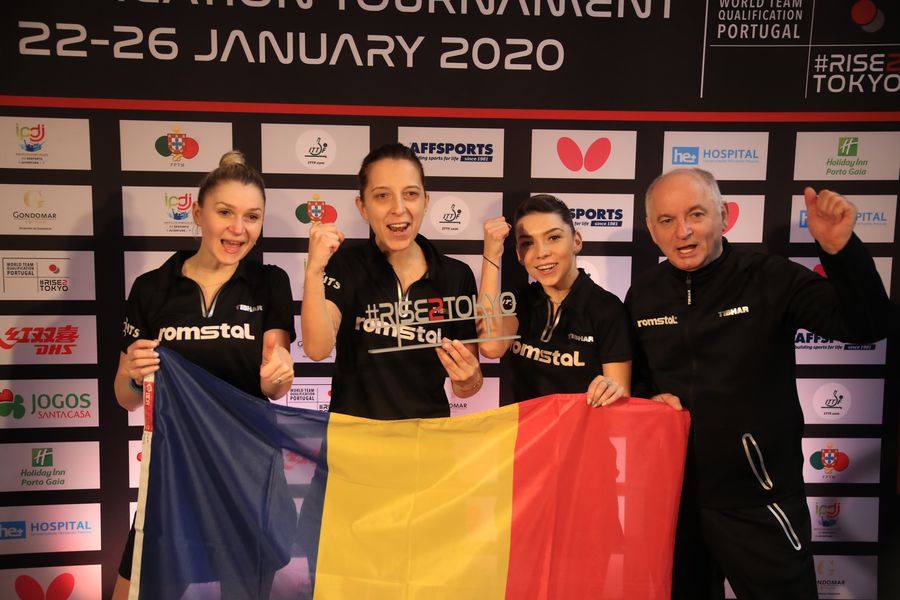 Daniela Dodean-Monteiro, Eliza Samara, Bernadette Szocs și antrenorul Viorel Filimon în Portugalia la începutul anului, când echipa feminină a pbținut biletul pentru JO de la Tokyo FOTO ittf.com