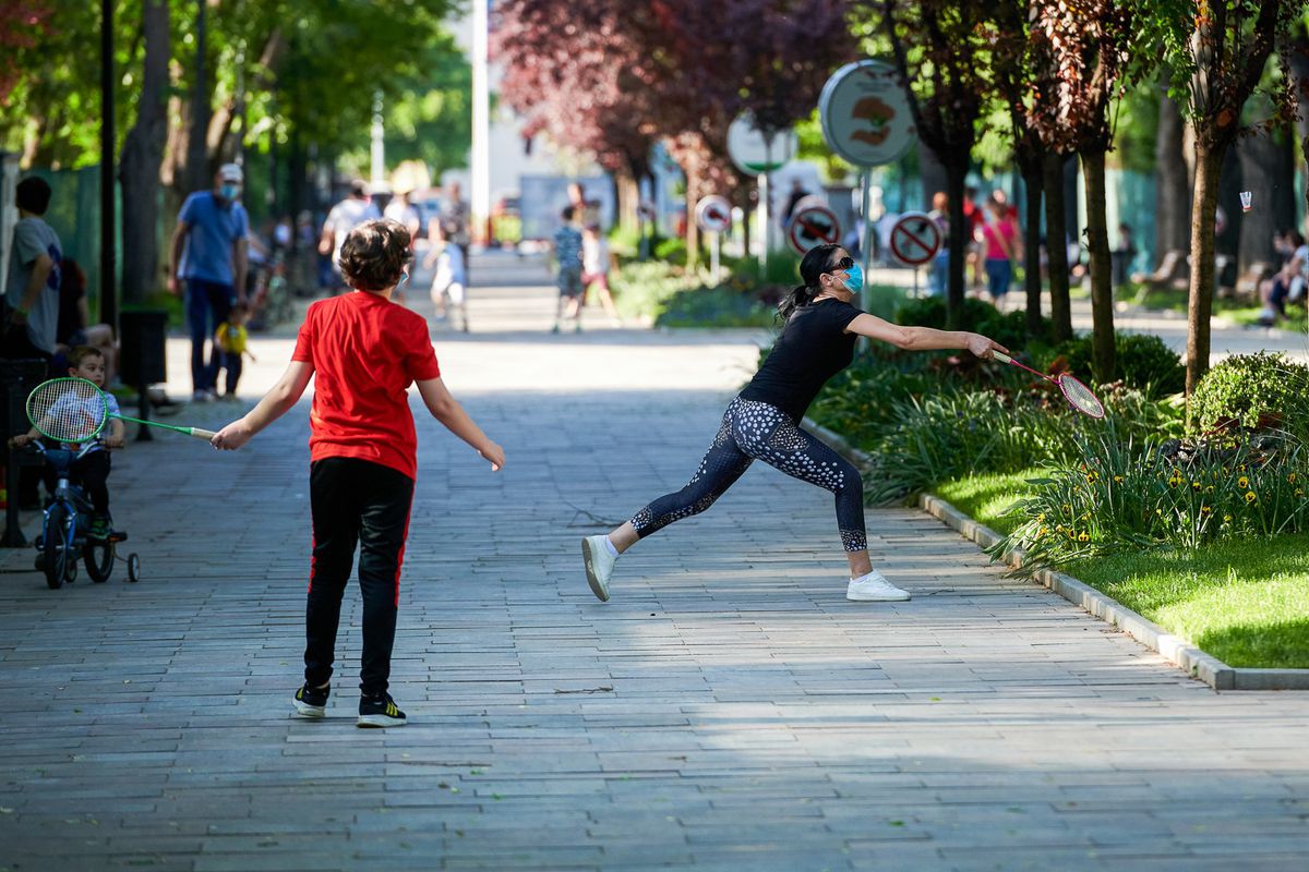 Regulile care trebuie respectate în metrou, în tren și în avion, pe perioada stării de alertă