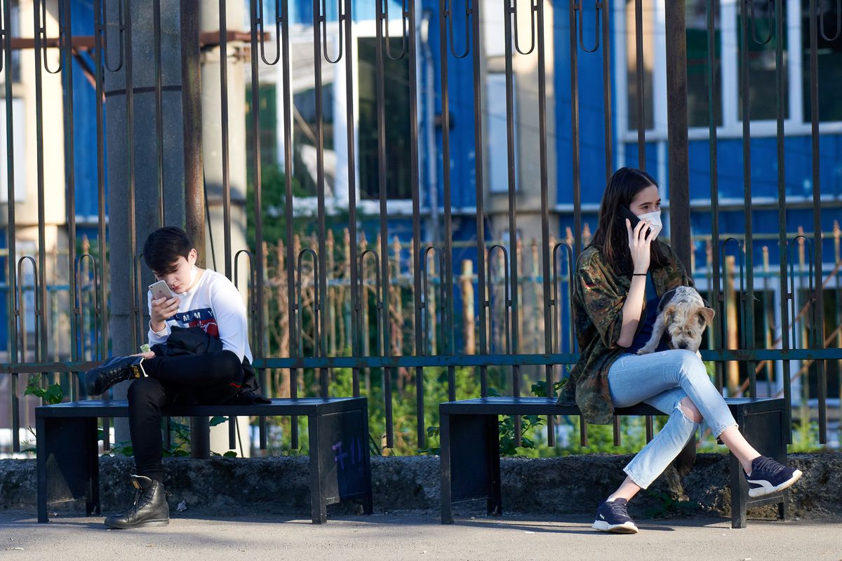 VIDEO. Distanțare socială? Zeci de tineri au luat cu asalt parcul Herăstrău, în primul weekend de la ridicarea Stării de Urgență!