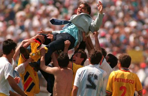 Momentul de apogeu al naționalei României, bucuria după victoria cu Argentina, 3-2, din 1994, care ne ducea în sferturile de finală // sursă foto: Guliver/gettyimages