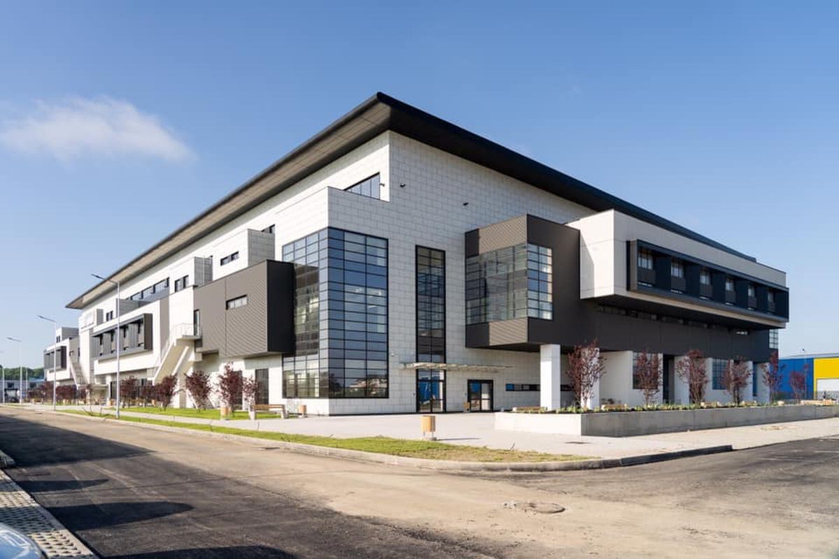 A trecut un an de la recepție, dar complexul de natație din Otopeni n-a fost inaugurat. Peste 11 zile ar trebui să găzduiască Europenele la juniori, cu Popovici cap de afiș!