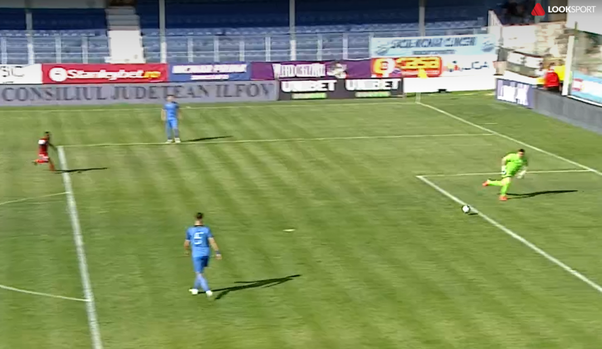 Autogol de la 20 de metri în Clinceni - Botoșani! Fază de cascadorii râsului