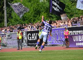 Scandal după barajul de azi din Liga 2! Ultrașii i-au dezbrăcat pe jucători