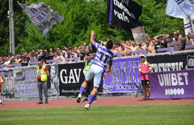 Scandal după barajul de azi din Liga 2! Ultrașii i-au dezbrăcat pe jucători
