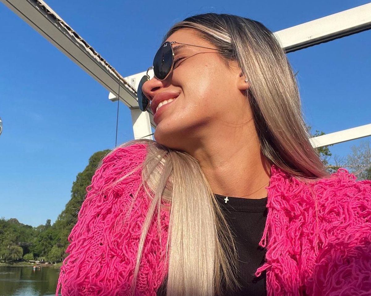 Criticat de Panduru și admonestat de suporteri, fotbalistul din Superligă și-a „oficializat” relația. Femeia care l-a dat peste cap: „E al meu!”