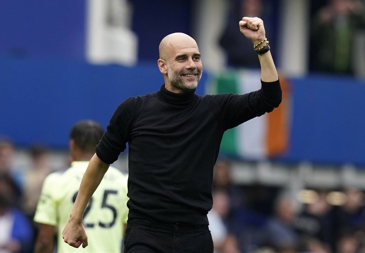 Guardiola s-a dus direct la galerie » Ce semnifică gestul făcut către suporteri