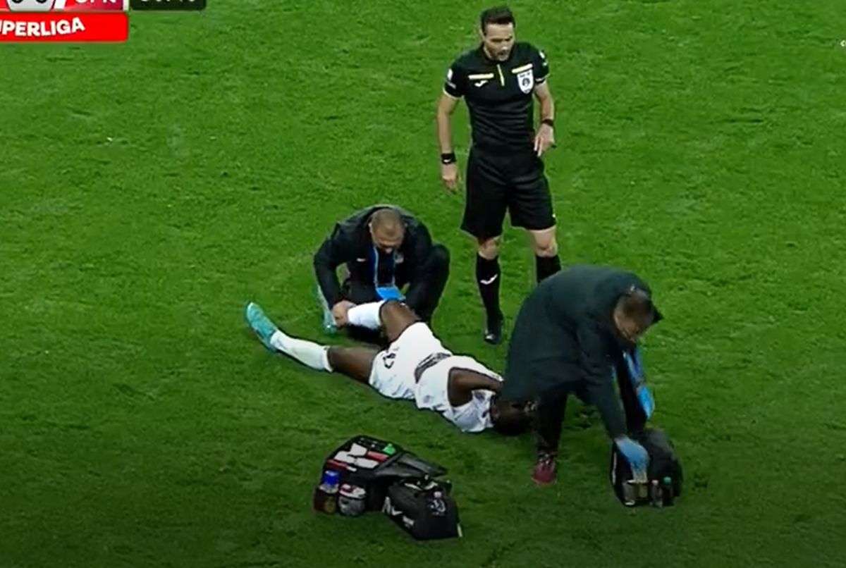 Momente de panică pe Arena Națională » Propriul coleg l-a făcut KO: a rămas prăbușit pe gazon, dar Colțescu NU a oprit jocul!