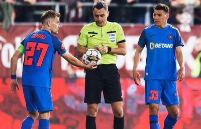 În pericol! Doi jucători esențiali de la FCSB sunt în pragul suspendării și pot rata marele meci de etapa viitoare