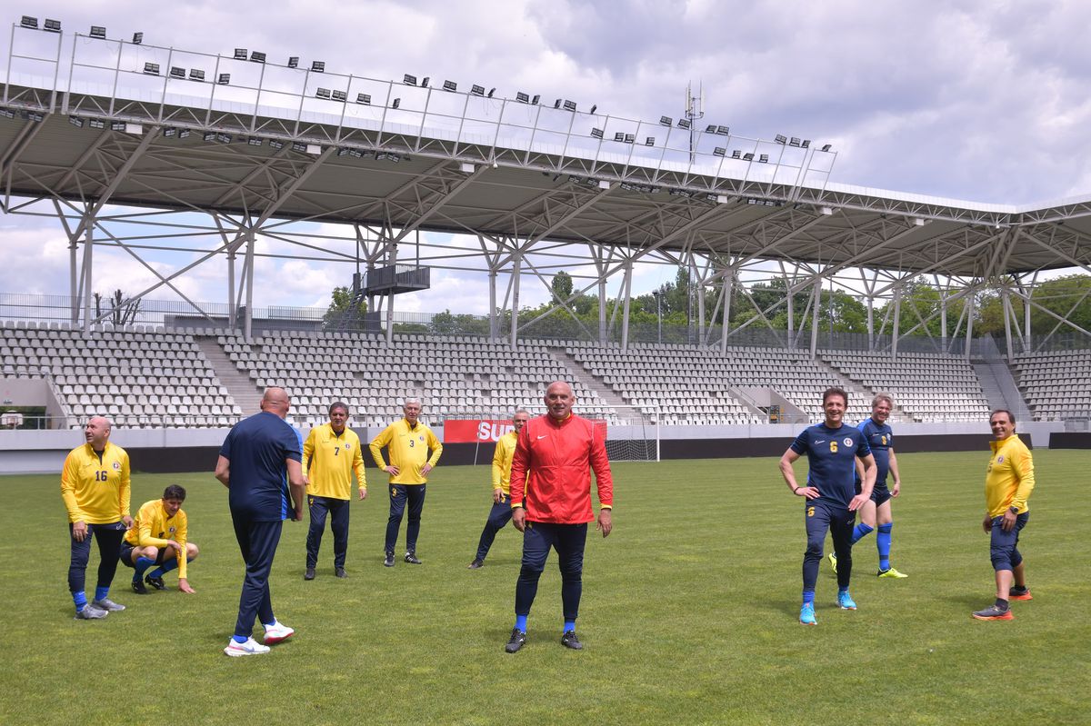 Florin Prunea s-a antrenat azi cu Generația de Aur pe Arcul de Triumf și le dă un sfat dinamoviștilor, înainte de baraj
