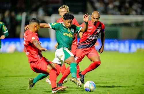 Endrick în acțiune la Palmeiras, în ultimul meci cu Athletico Paranaense / Foto: Imago