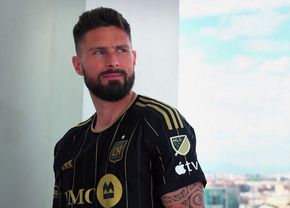 Oliver Giroud a fost prezentat la noua sa echipă! Ce star a lui AC Milan l-a îndemnat să schimbe clubul: „Mi-a zis că o să mă distrez”